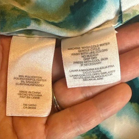 Jones wear stretch satin sleeveless cowl neckline pullover blouse. - Picture 7 of 7